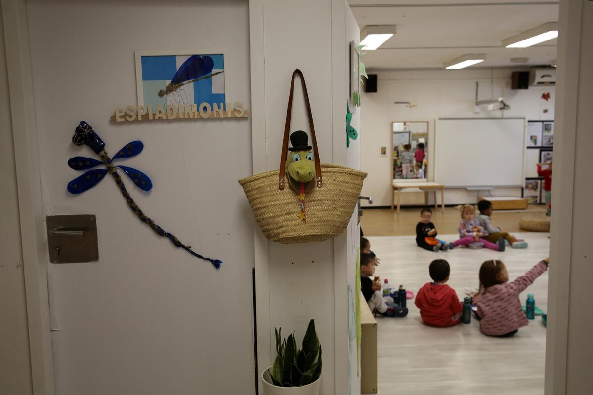 La escola Paco Candel de LHospitalet dicen basta tras 12 años en barracones