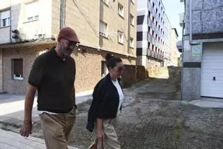 Los vecinos de El Coto rozan la desesperación por la situación de un bajo ubicado en la calle Manuel Junquera en el que reside una mujer "conflictiva" y foco de "trapicheos"