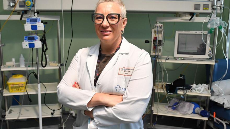 Pilar Casteleiro, jefa de la Unidad de Quemados del Chuac de A Coruña, ante la celebración de San Juan: "Usar calzado cerrado para ir a las hogueras es de sentido común"