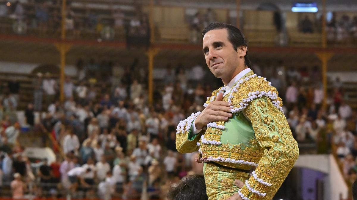 Un inspirado Juan Ortega abre la puerta grande en Almería