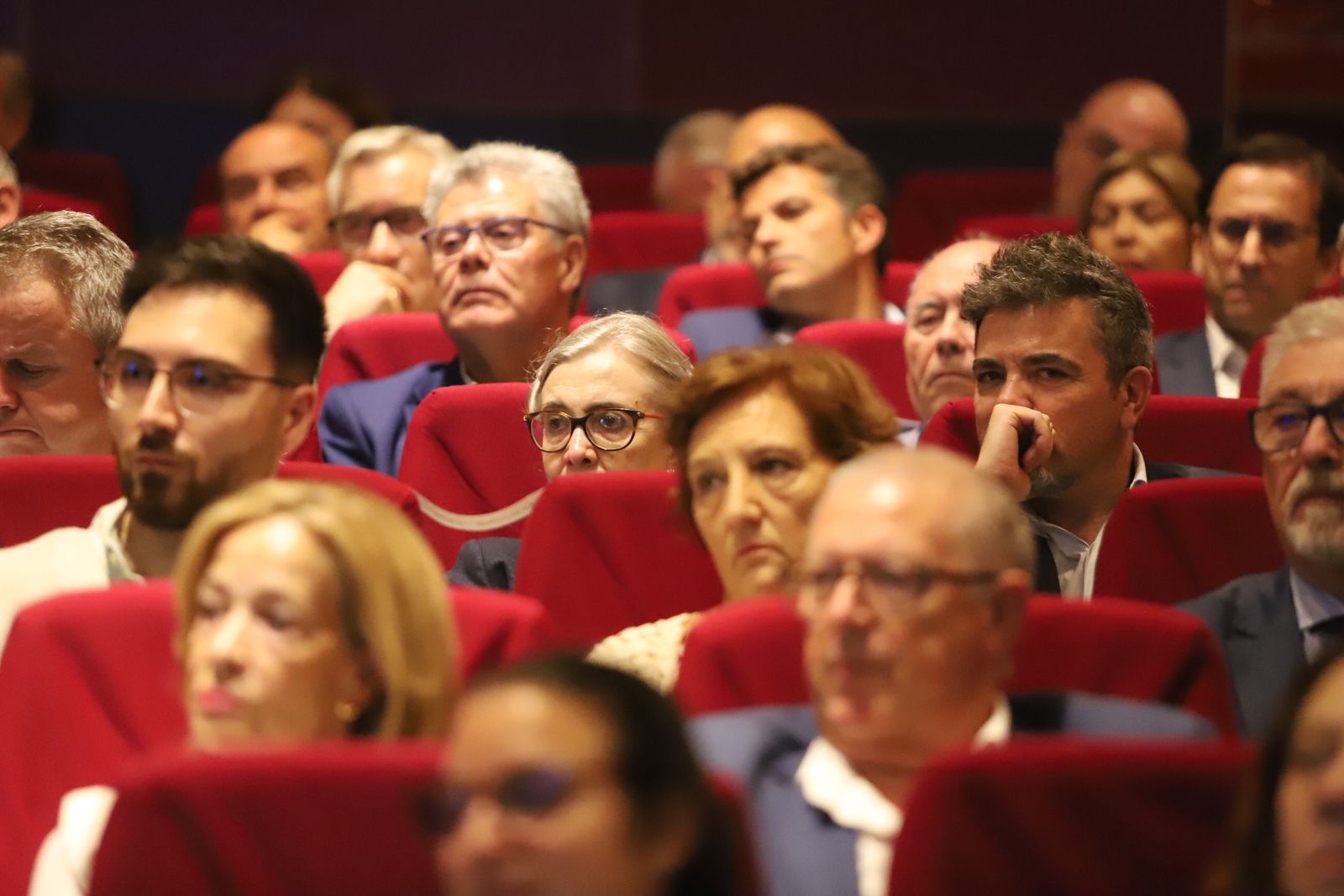 El presidente de la Audiencia presenta 'Los latidos del alma'