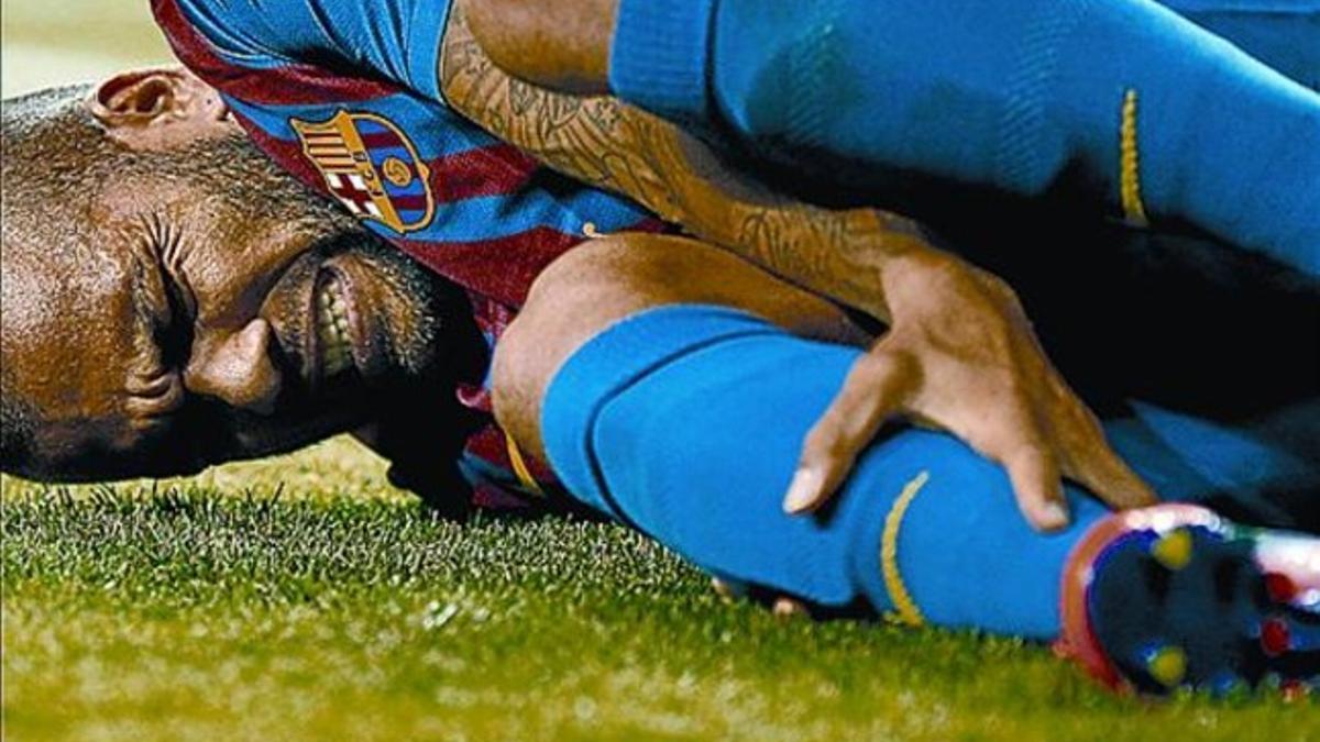 Alves, insultado por el Bernabéu, se duele de la entrada de Pepe.