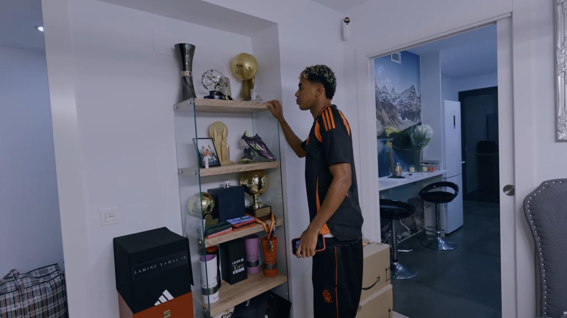 Lamine cuenta ya con una extensa vitrina de trofeos