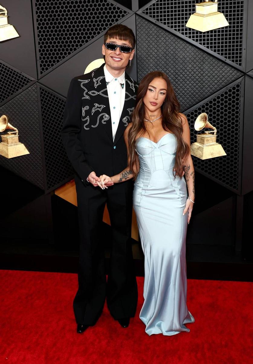 Peso Pluma y Nicki Nicole en los Premios Grammy 2024