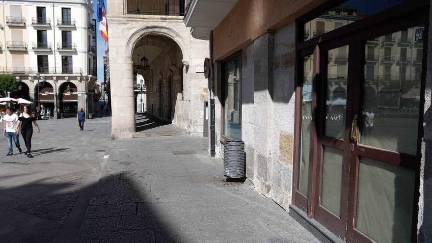 Una oficina, ya cerrada, en la Plaza Mayor de Zamora.