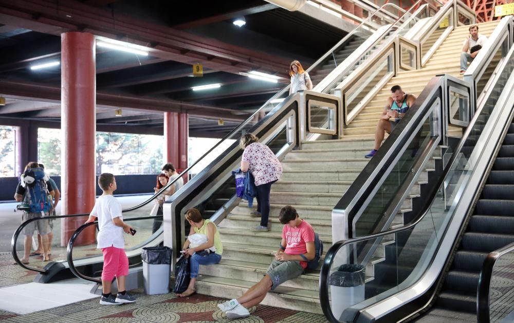 La estación de autobuses de Vigo se despereza