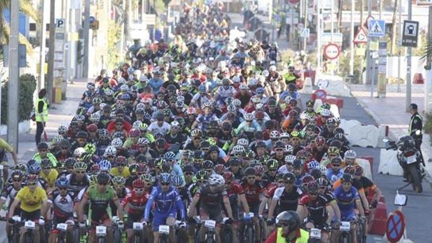 Salida de una de las etapas de la última edición, que congregó a 1.200 ciclistas en Ibiza.