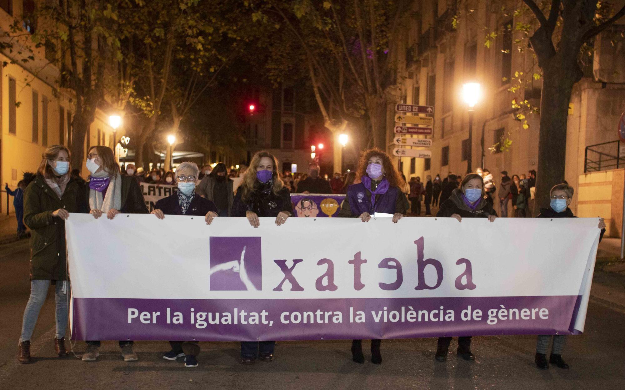 Así fue la marcha del 25N por las calles de Xàtiva