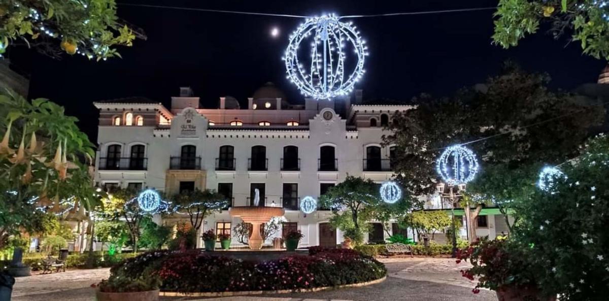 Estepona muestra desde esta misma semana su espectacular alumbrado navideño.  | L. O.