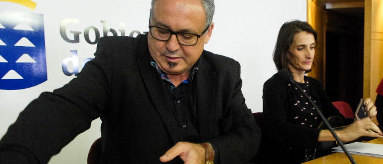 Nino Díaz y María Teresa Lorenzo, durante una rueda de prensa del Festival de Música de Canarias.