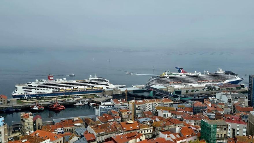 Doble escala con galones: los veteranos «Borealis» y «Carnival Legend» traen 3.500 cruceristas a Vigo