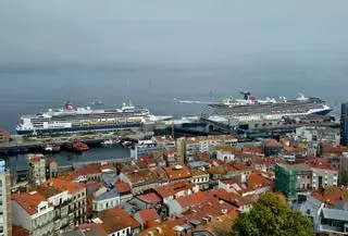Doble escala con galones: los veteranos «Borealis» y «Carnival Legend» traen 3.500 cruceristas a Vigo