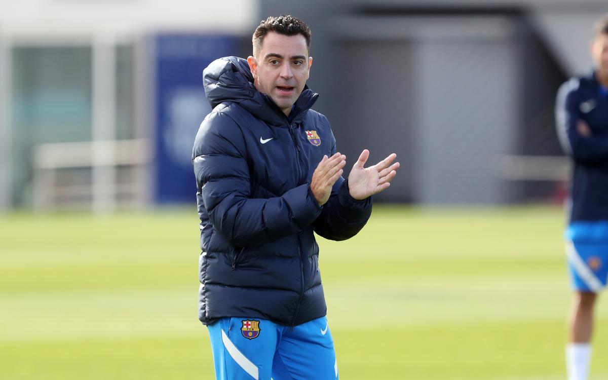 Xavi Hernández, en su primer entrenamiento como técnico del Barça.