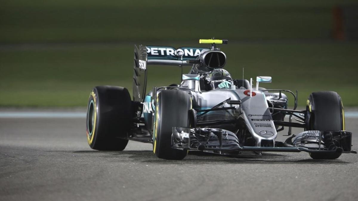 Nico Rosberg, en Abu Dabi, conduce hacia su título mundial