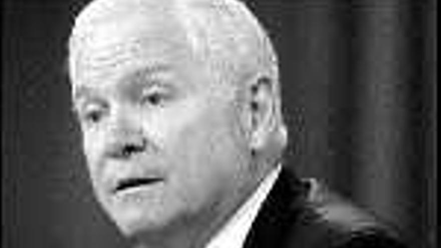 Robert Gates, ayer en el Pentágono.  / stefan zaklin