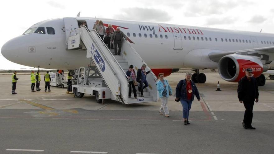 El aeropuerto de San Javier gana casi un 77% de pasajeros en noviembre