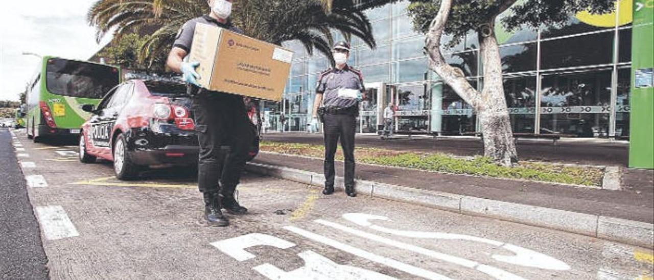 Agentes de la Policía Canaria en una imagen de archivo.