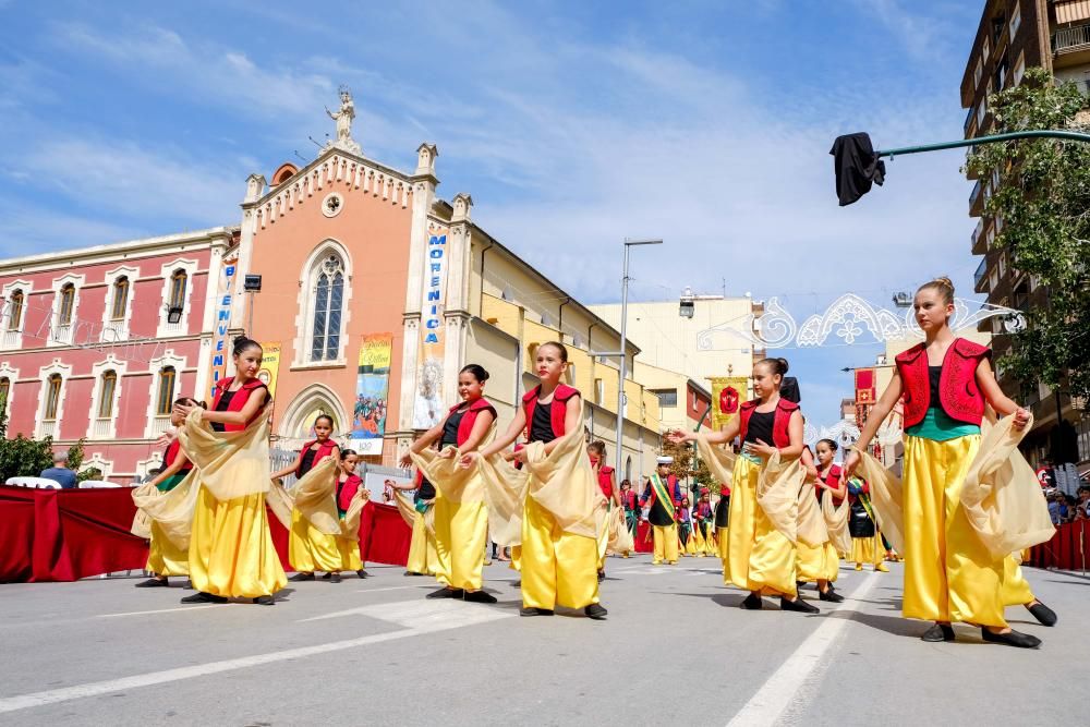 En el desfile de La Esperanza, el dedicado en Villena a los niños, se demostró un año más que el futuro de la fiesta de Moros y Cristianos está asegurado