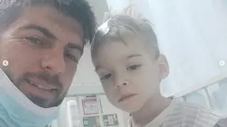 El padre del niño Oliver, operado de cáncer en Sant Joan de Déu: "Todo va genial"