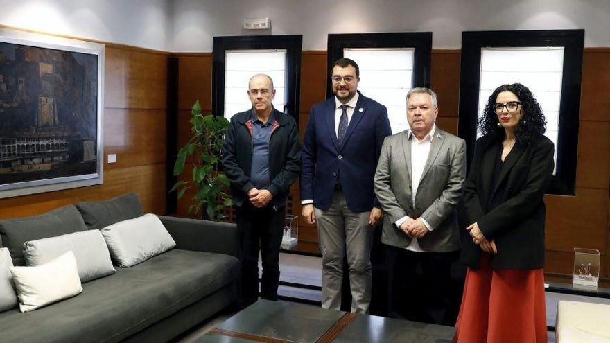 Pela izquierda, David Guardado, Adrián Barbón, Xosé Antón González Riaño y Vanessa Gutiérrez.
