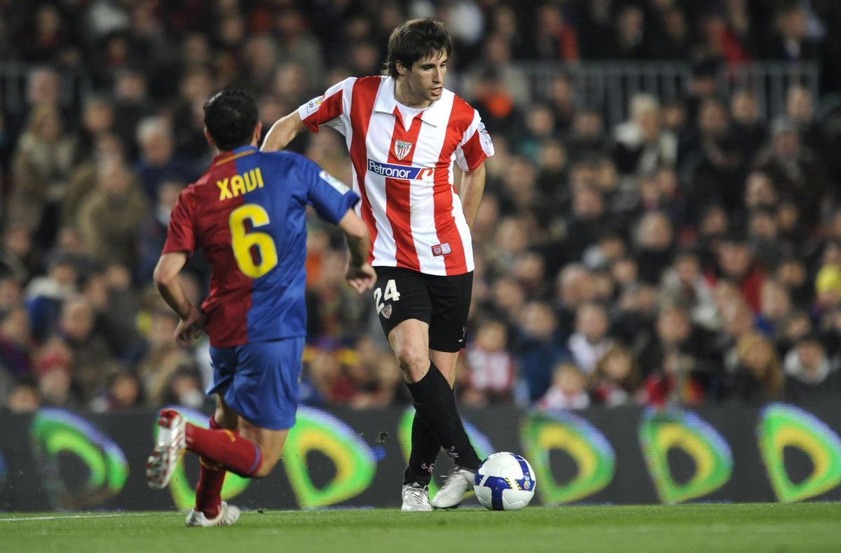 Javi Martínez, en un duelo contra el Barça de Guardiola