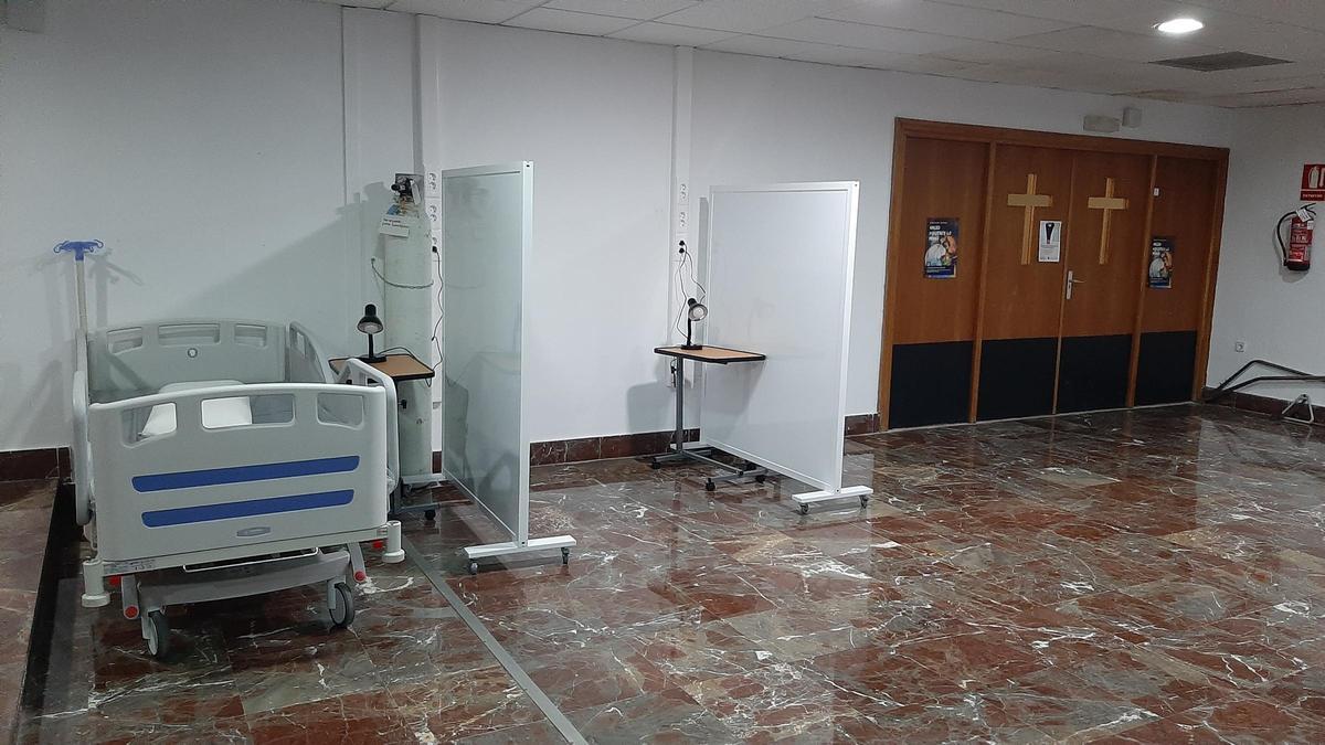 El Hospital de Elche habilita camas en la cafetería y en la capilla para pacientes sin covid