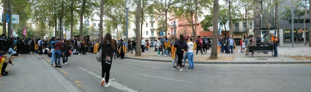 Protesta dels CDR a Girona en el marc de la vaga general