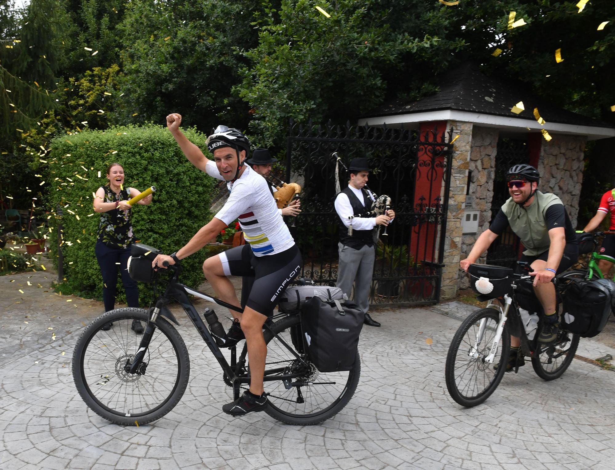 26 días y 2.200 kilómetros en bicicleta después, Ángel llegó a casa