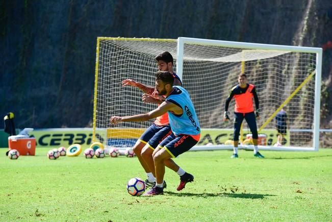 Entrenamiento UD Las Palmas en Barranco Seco ...