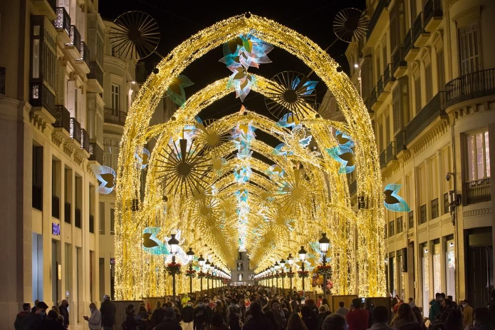 Málaga se echa a la calle para vivir su Navidad Covid-19