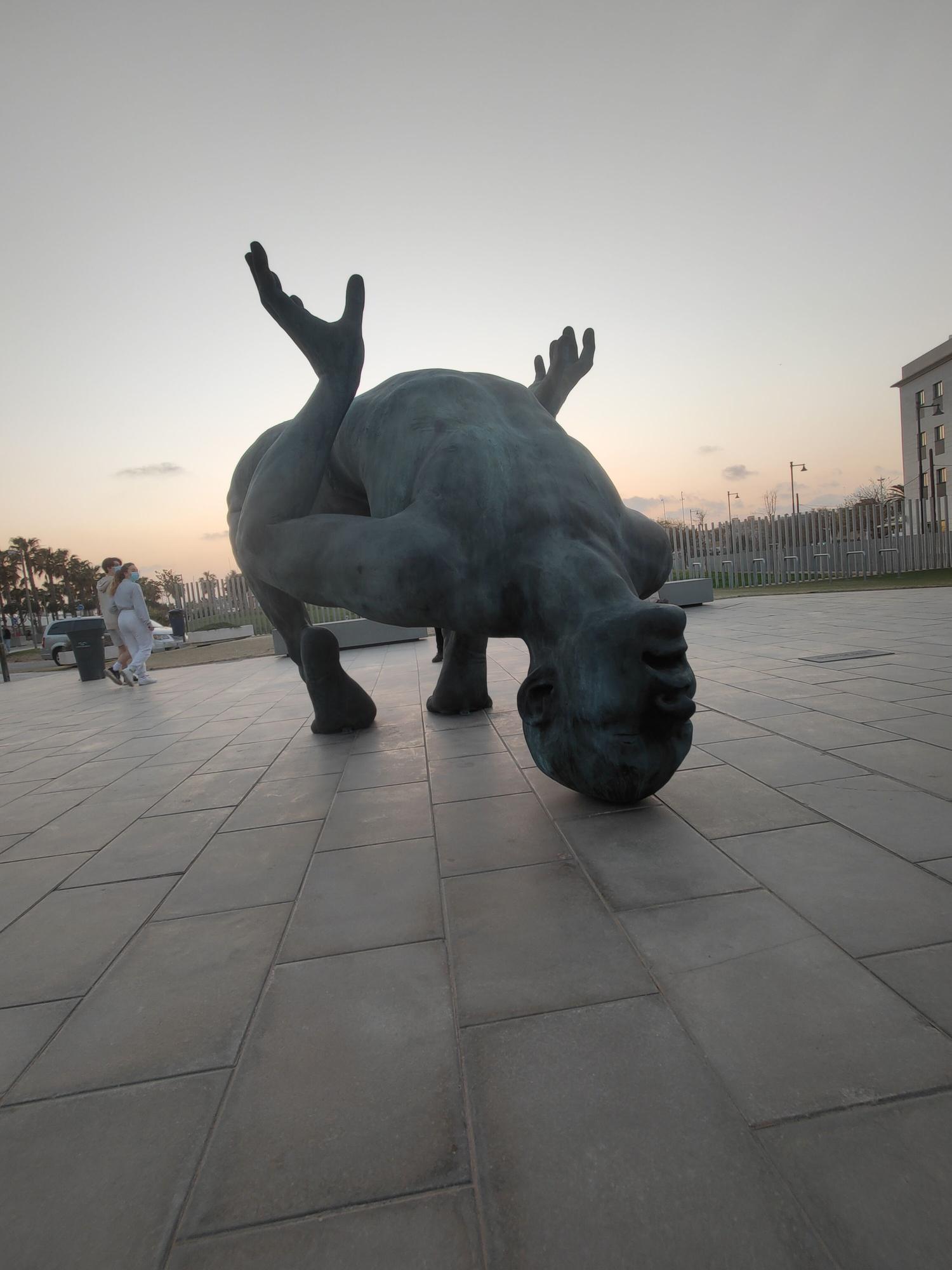 Así es "Gigante de sal", la nueva estatua de la Marina de València