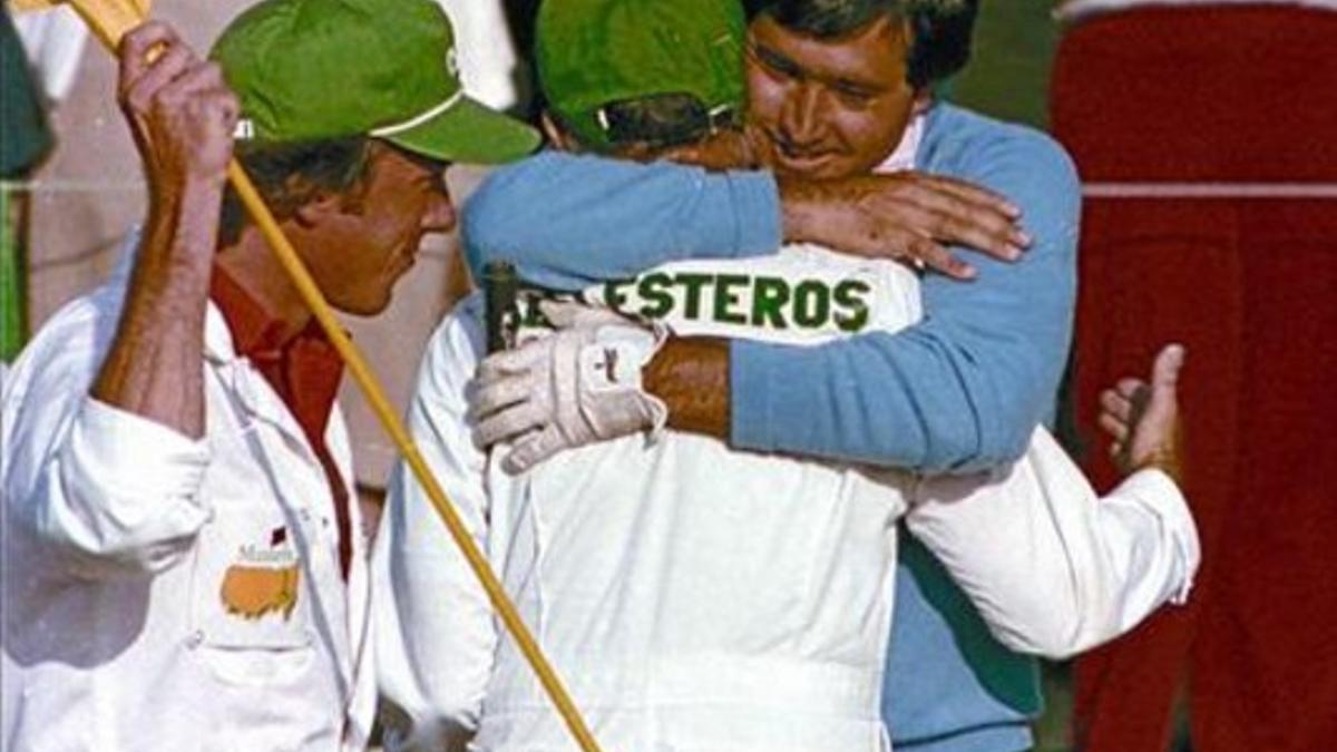 Ballesteros abraza a su cadi tras ganar el Masters de Augusta en 1983.