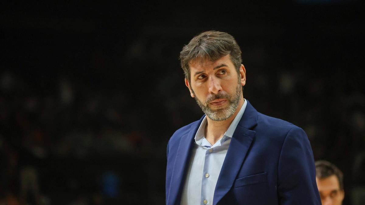 Álex Mumbrú, entrenador del Valencia Basket tras la derrota con el Zalgiris Kaunas