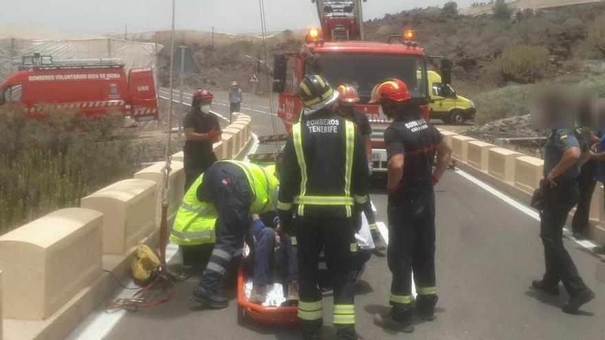 Intervención de personal sanitario y bomberos