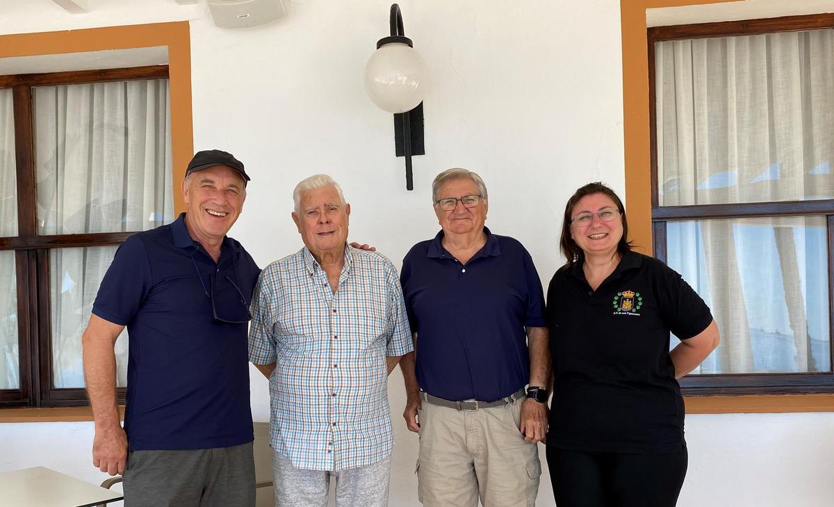 Bartomeu Roig, Gilberto Tur, Julio Iborra y Carol Rodríguez, representantes de la asociación.