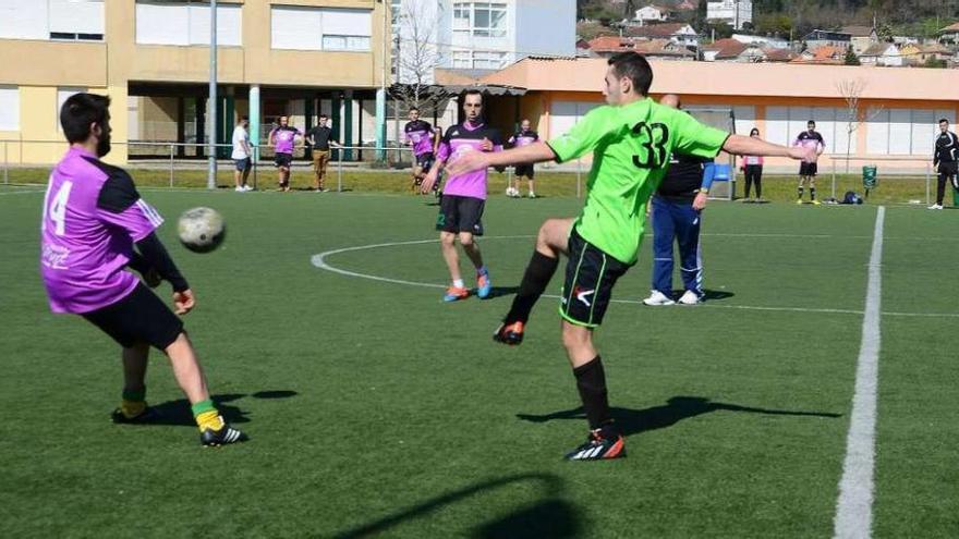 Un partido de la última jornada de la Liga Keniata de Moaña. // Gonzalo Núñez