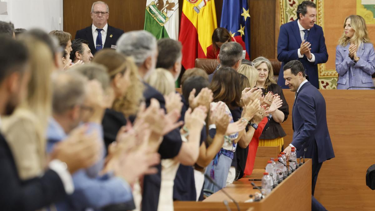 Juanma Moreno insiste en que sigue siendo el mismo pero ahora tiene un vicepresidente de Vox