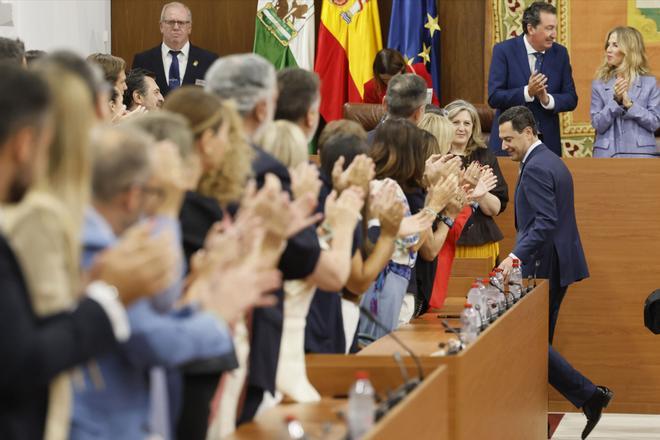 Juanma Moreno insiste en que sigue siendo el mismo pero ahora tiene un vicepresidente de Vox