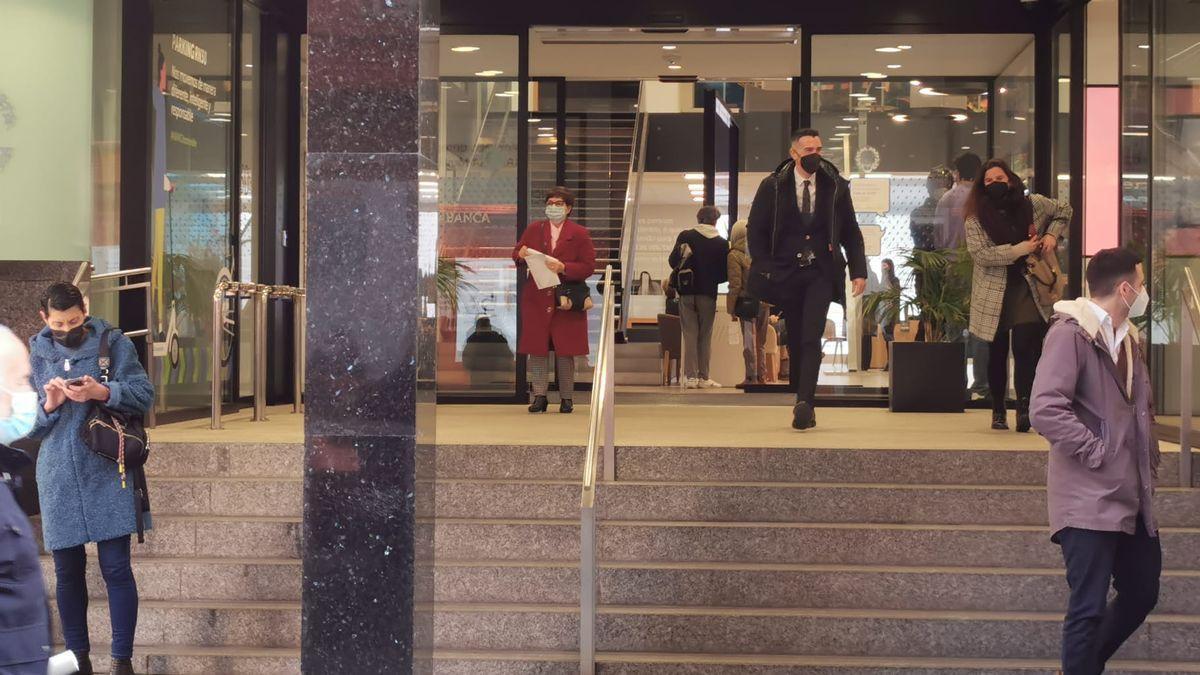 Entrada a la sede central de Abanca en A Coruña, en Rúa Nova, esta mañana