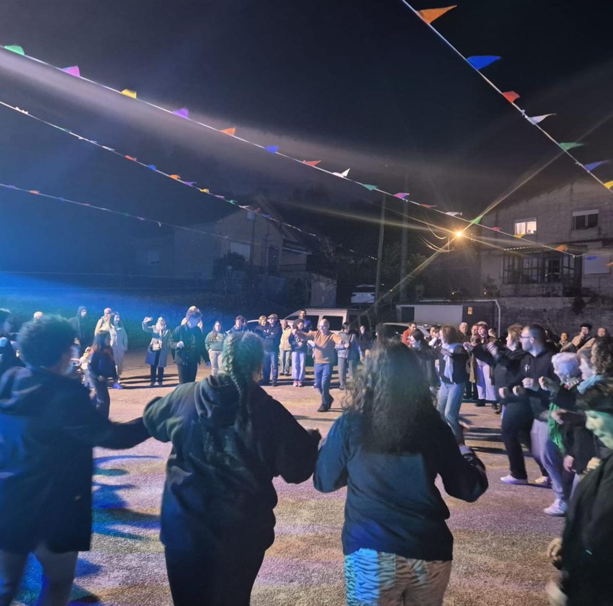 Danzas populares en Berducedo. | FDV