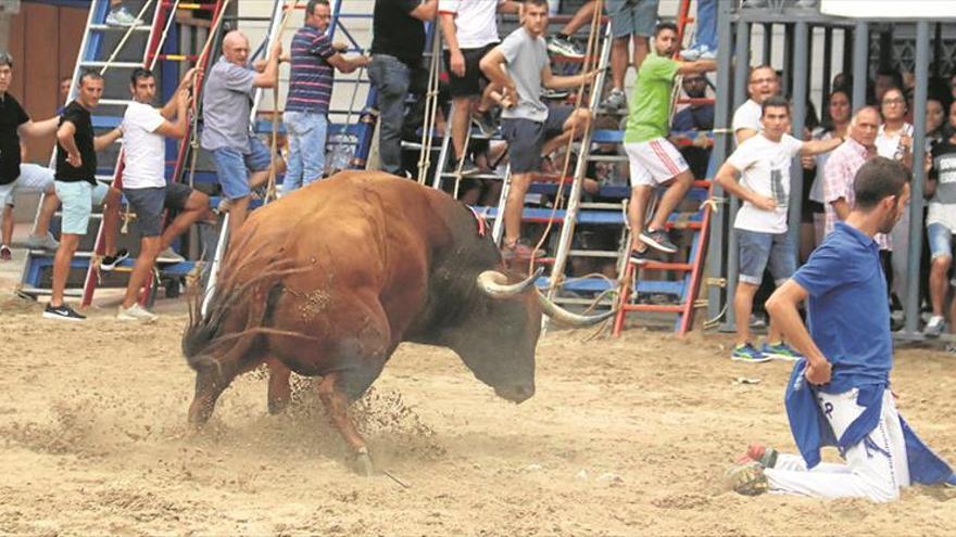 Un peligroso astado pone la emoción en la clausura de la semana taurina de Burriana