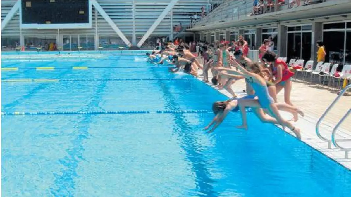 BARCELONA ABRE SUS PISCINAS AL AIRE LIBRE PARA DISFRUTAR DEL VERANO