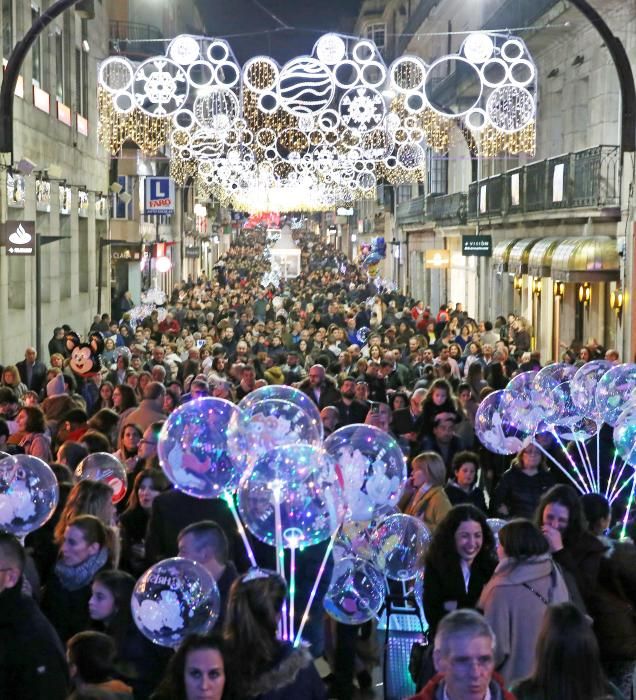 Las calles de Vigo, de nuevo atestadas de gente y de coches // Marta G. Brea