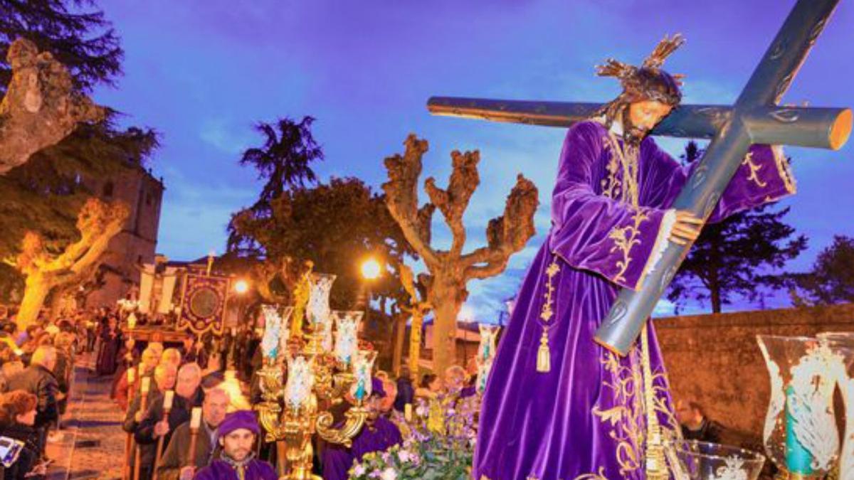 Procesión de Semana Santa en Villaviciosa.|  | NOÉ BARANDA/ TURISMO DE ASTURIAS