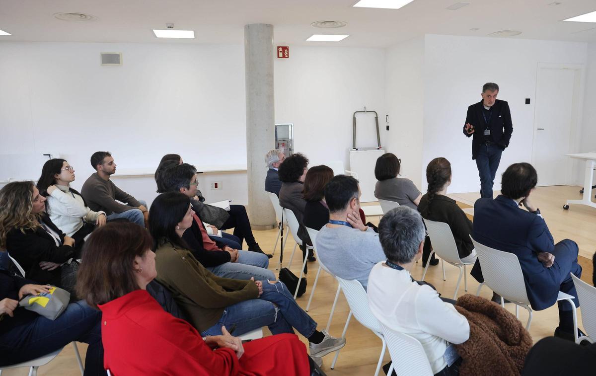 Un momento de la charla impartida por Blanco en Zendal.