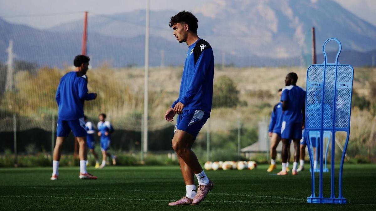 Beto no aclara la solución de los laterales en el Hércules