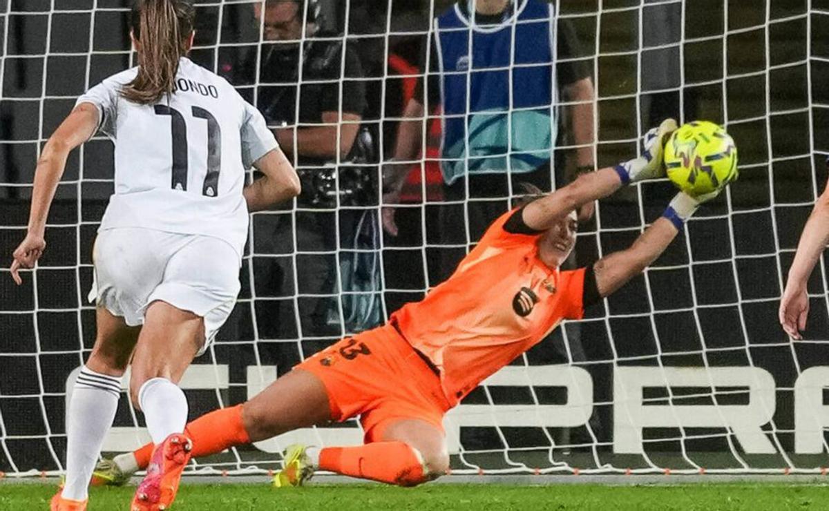 Cata Coll i com viure "feliç a prop del perill"