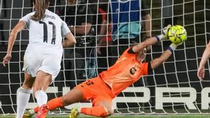 Cata Coll i com viure "feliç a prop del perill"