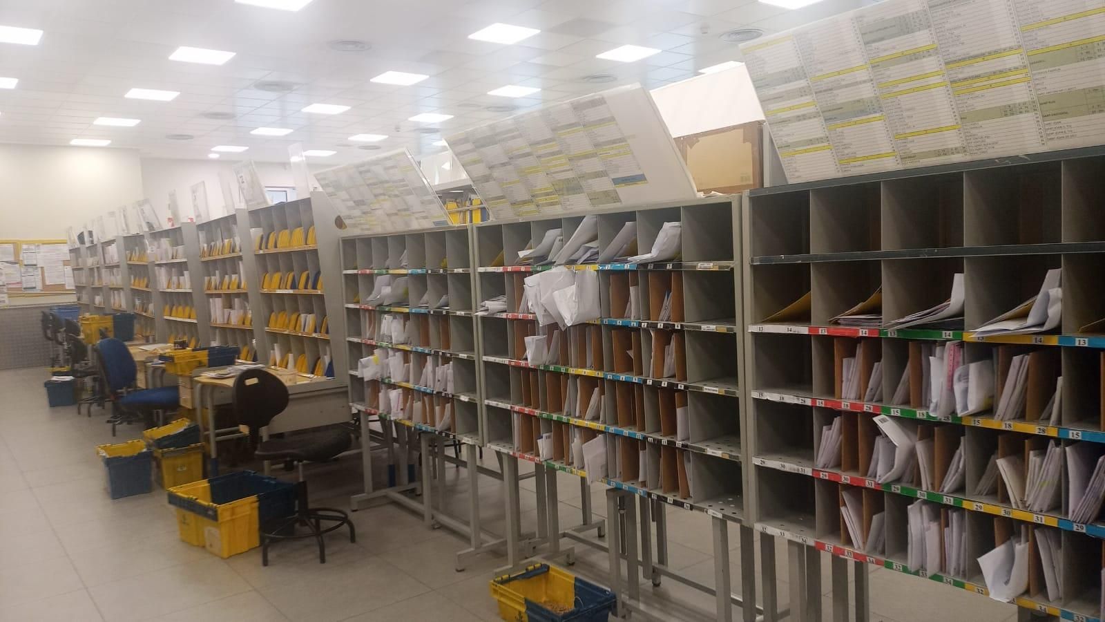 Imatge que mostra l'oficina de Correus Manresa col·lapsada