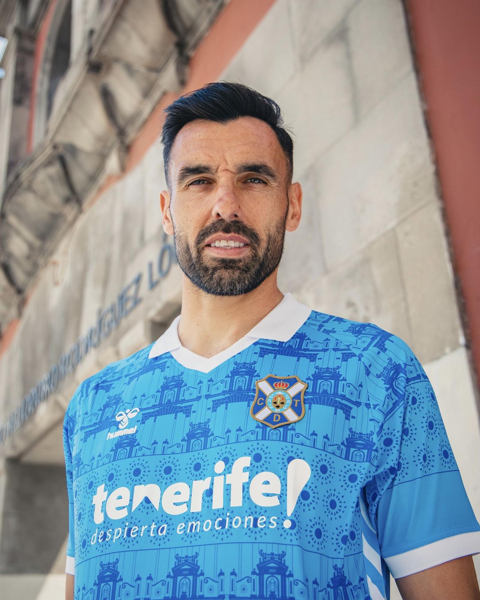 Equipación conmemorativa por el centenario del Estadio Heliodoro Rodríguez López